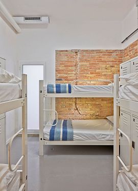 Services of Hola Hostel Collblanc