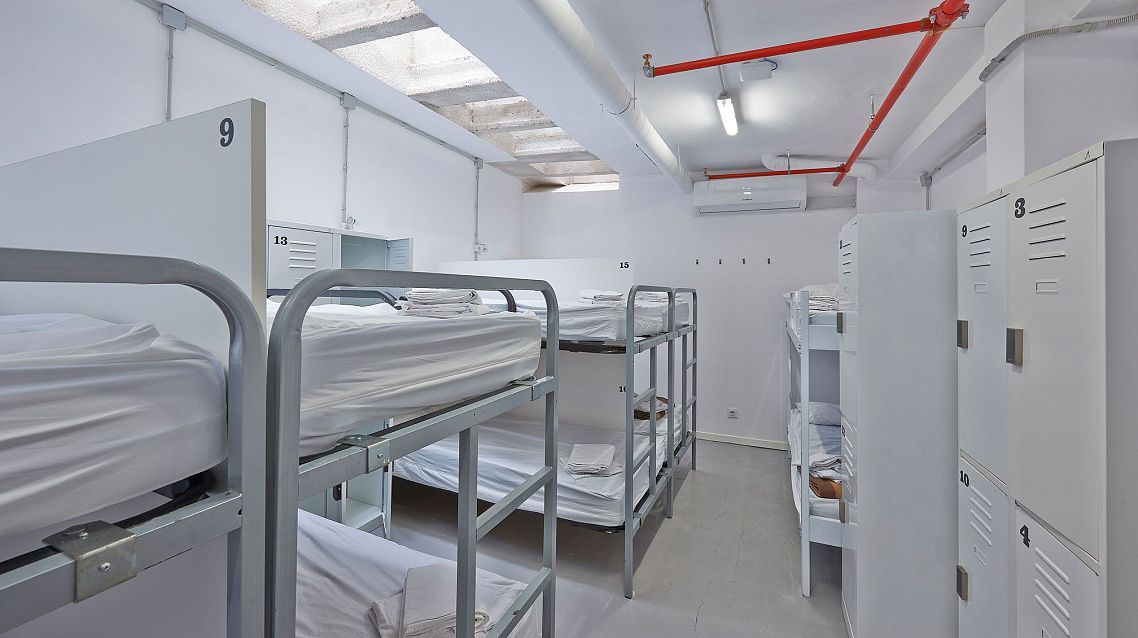 Habitació compartida mixta 18 persones