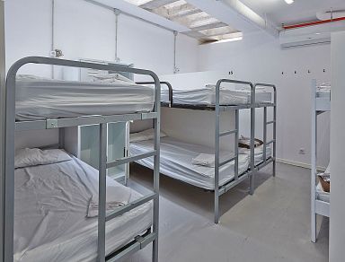 Habitació compartida mixta 18 persones