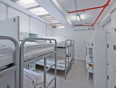 Habitació compartida mixta 18 persones