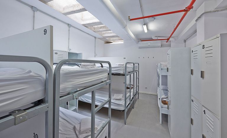 Habitació compartida mixta 18 persones